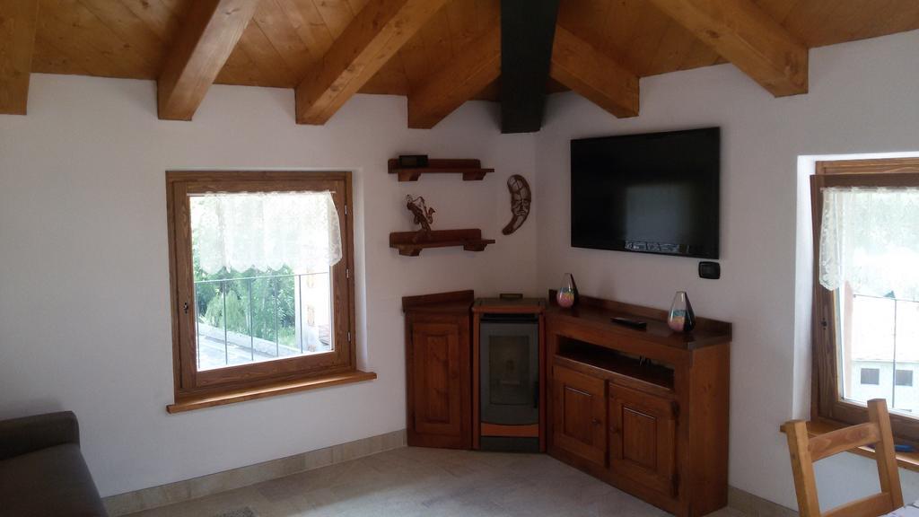 Ferienwohnung Mansarda Monte Bianco La Salle Zimmer foto