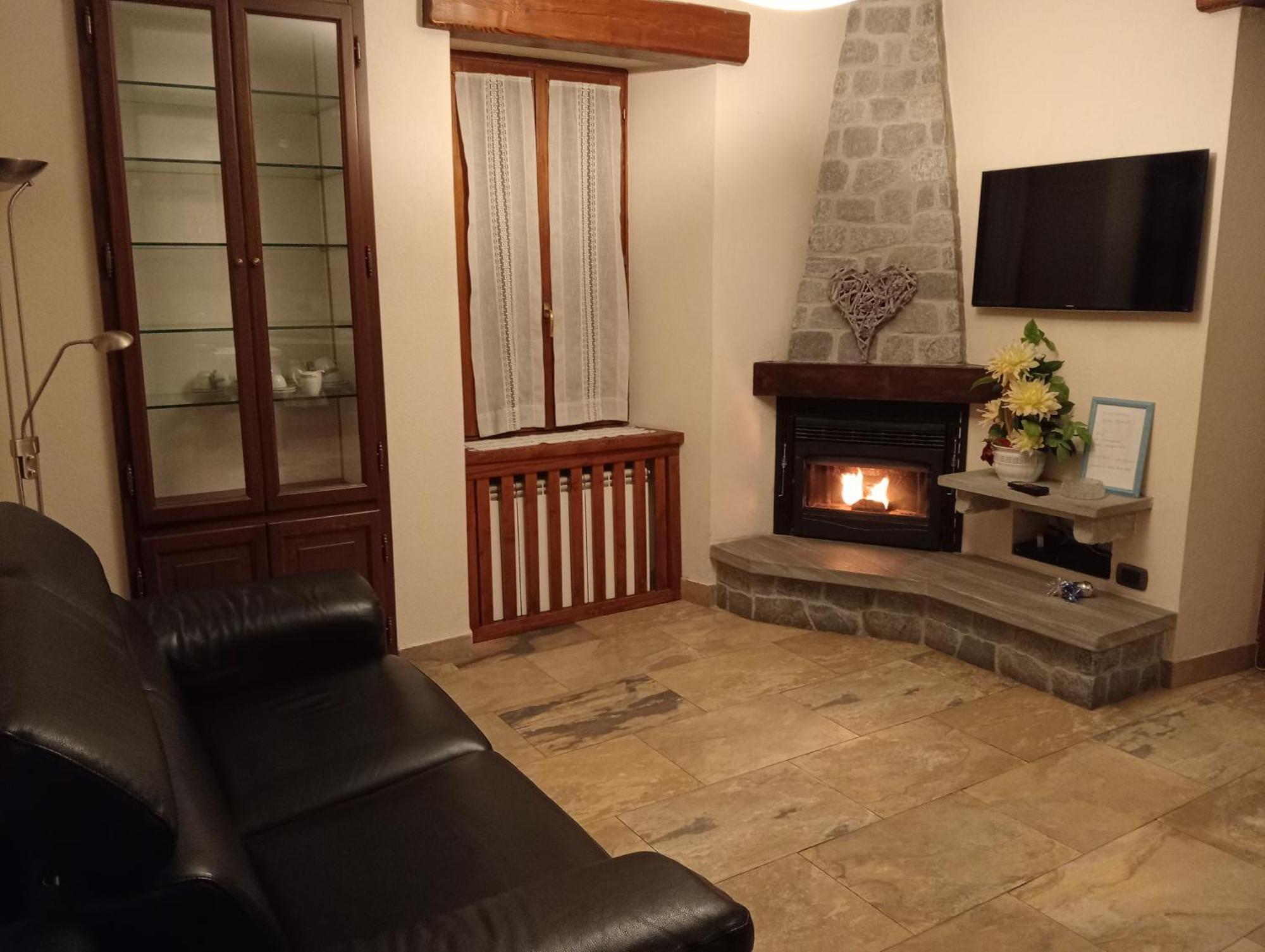 Ferienwohnung Mansarda Monte Bianco La Salle Exterior foto
